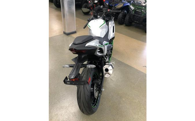 2024 Kawasaki Ninja® 7 Hybrid ABS