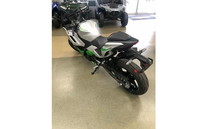 2024 Kawasaki Ninja® 7 Hybrid ABS