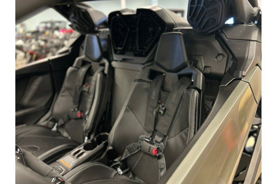 2026 Can-Am MAVERICK R X rc W SMART-SHOX