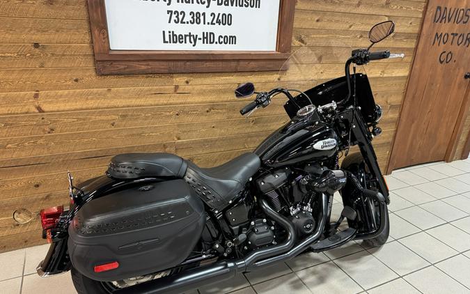 2024 Harley-Davidson® Heritage Classic Vivid Black FLHCS