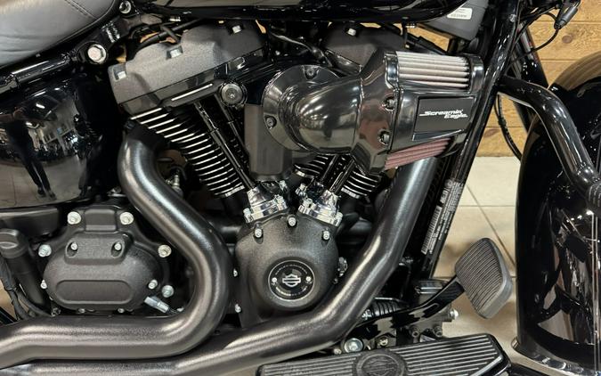 2024 Harley-Davidson® Heritage Classic Vivid Black FLHCS