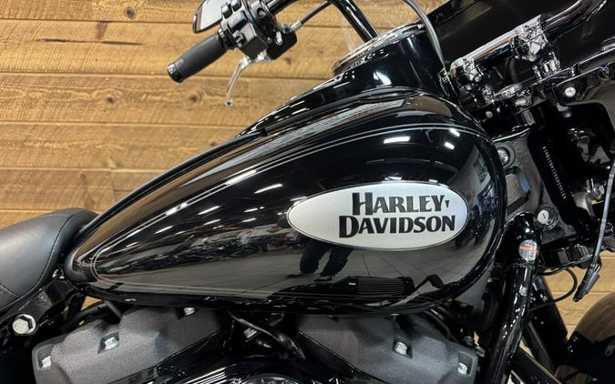 2024 Harley-Davidson® Heritage Classic Vivid Black FLHCS