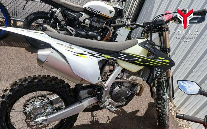 2026 Triumph TF 250-C Jet black/ Pure white 250-C