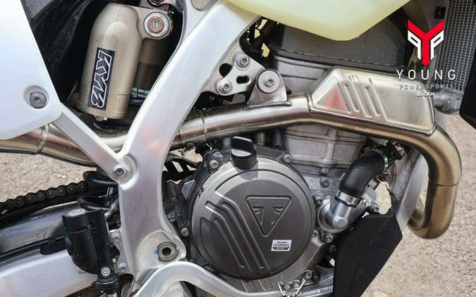 2026 Triumph TF 250-C Jet black/ Pure white 250-C