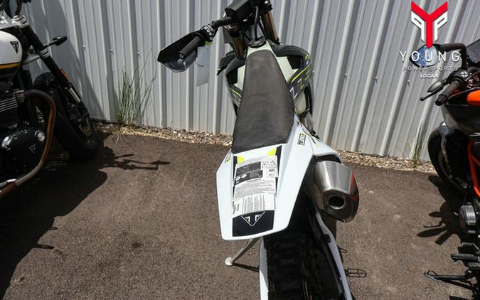 2026 Triumph TF 250-C Jet black/ Pure white 250-C