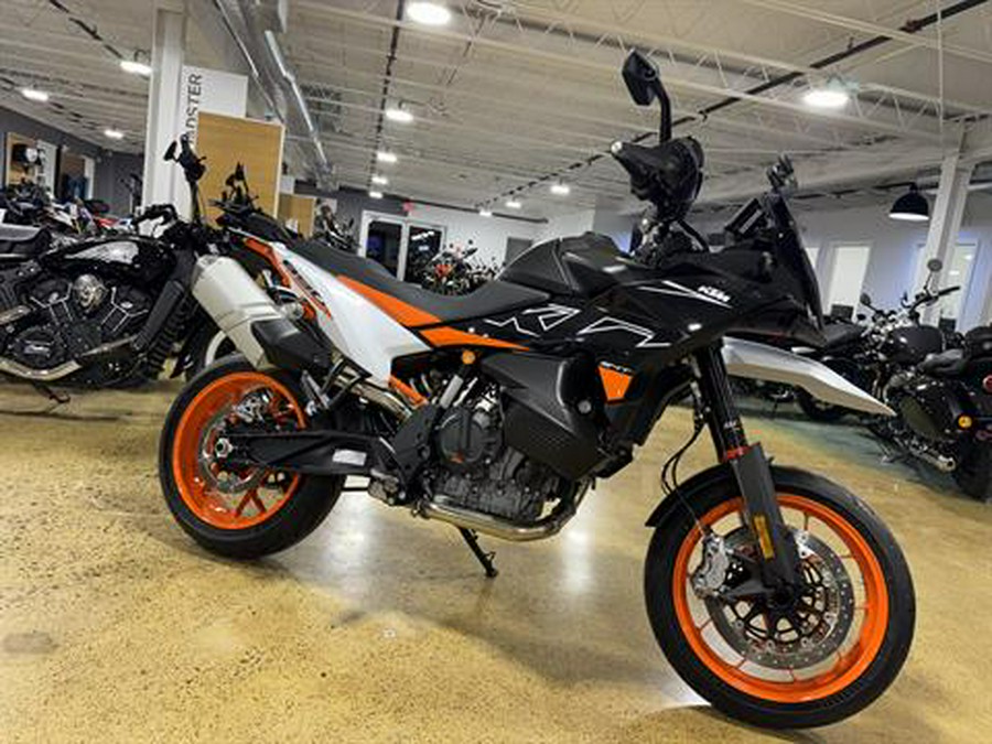 2024 KTM 890 SMT