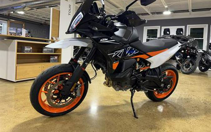 2024 KTM 890 SMT