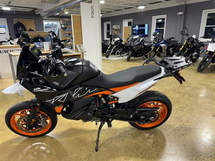 2024 KTM 890 SMT