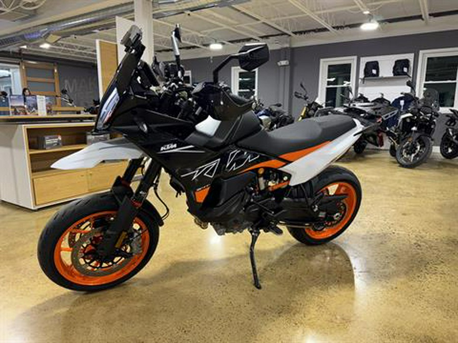 2024 KTM 890 SMT