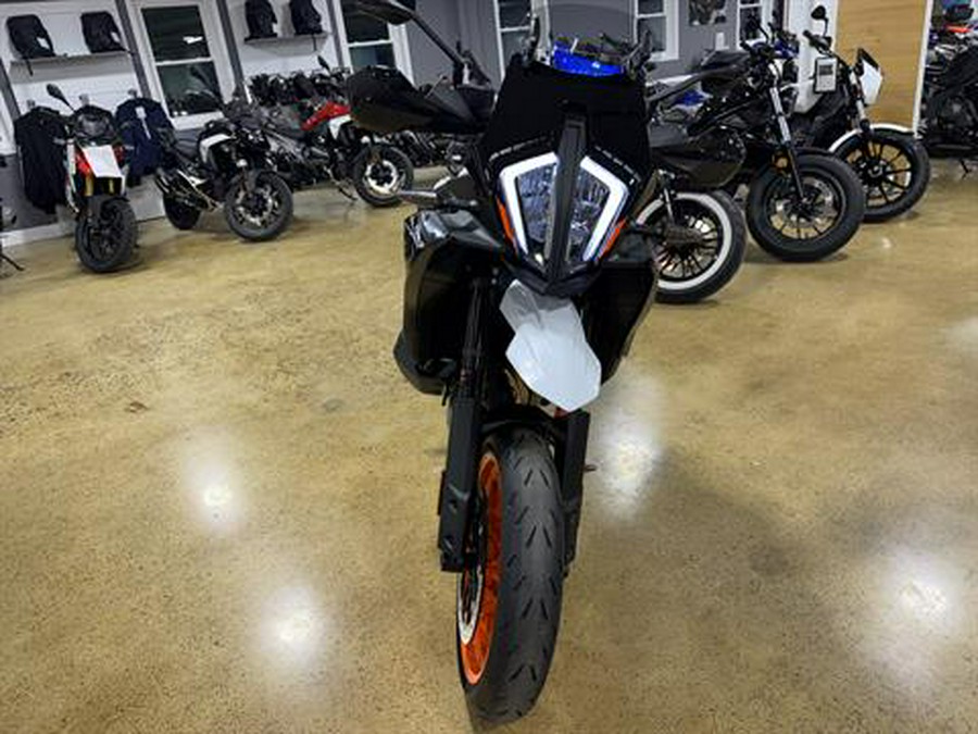 2024 KTM 890 SMT