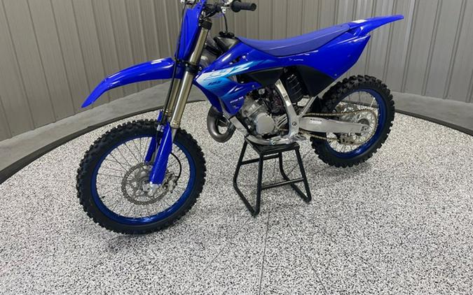 2027 Yamaha YZ125 w/ FMF FATTY PIPE & SHORTY SILENCER 125