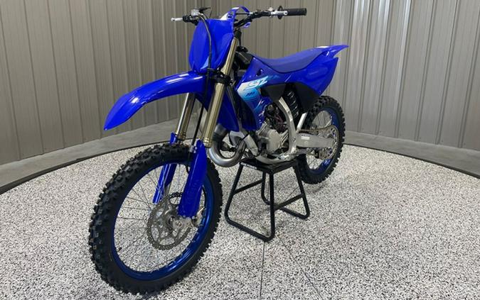 2027 Yamaha YZ125 w/ FMF FATTY PIPE & SHORTY SILENCER 125