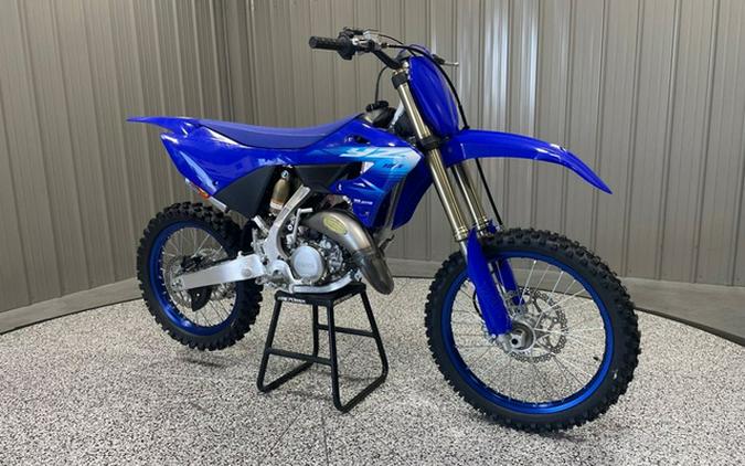 2027 Yamaha YZ125 w/ FMF FATTY PIPE & SHORTY SILENCER 125