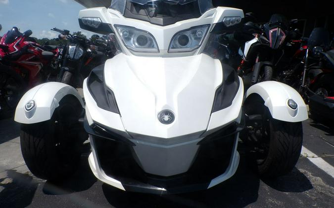 2018 Can-Am® Spyder® RT 6-speed semi-automatic with reverse (SE6)