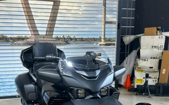 2025 Can-Am Spyder F3 Limited Dark Wheels