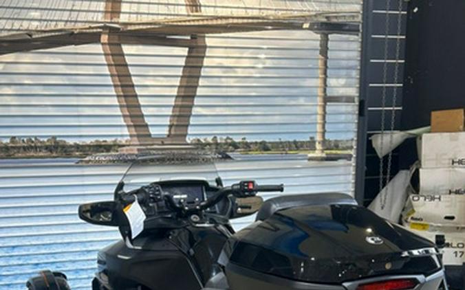 2025 Can-Am Spyder F3 Limited Dark Wheels