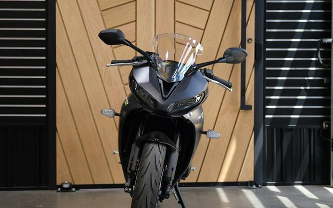 2025 Triumph Daytona 660 Satin Granite/Satin Black