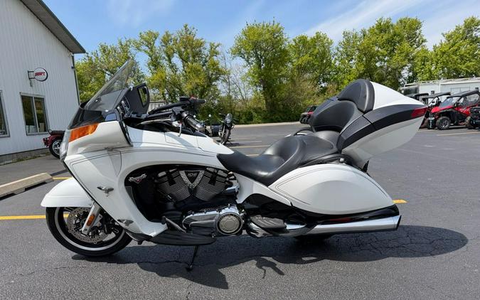 2014 VISION TOUR - WHITE METALLIC - Victory Motorcycles