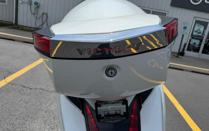 2014 VISION TOUR - WHITE METALLIC - Victory Motorcycles