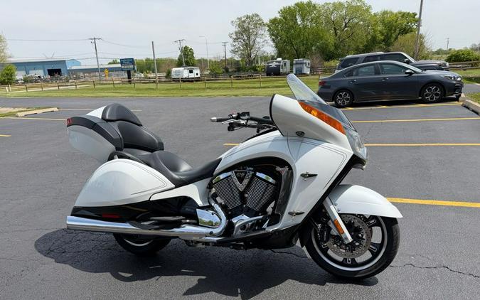 2014 VISION TOUR - WHITE METALLIC - Victory Motorcycles