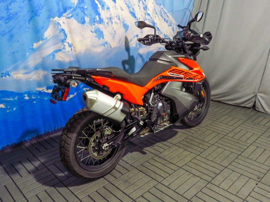 2022 KTM Adventure 890