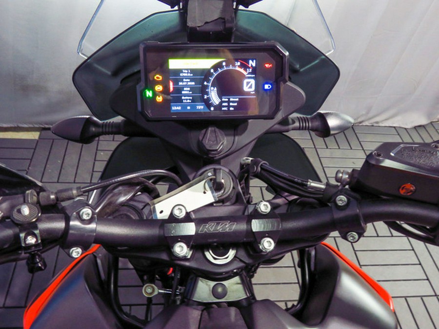 2022 KTM Adventure 890