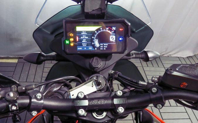 2022 KTM Adventure 890