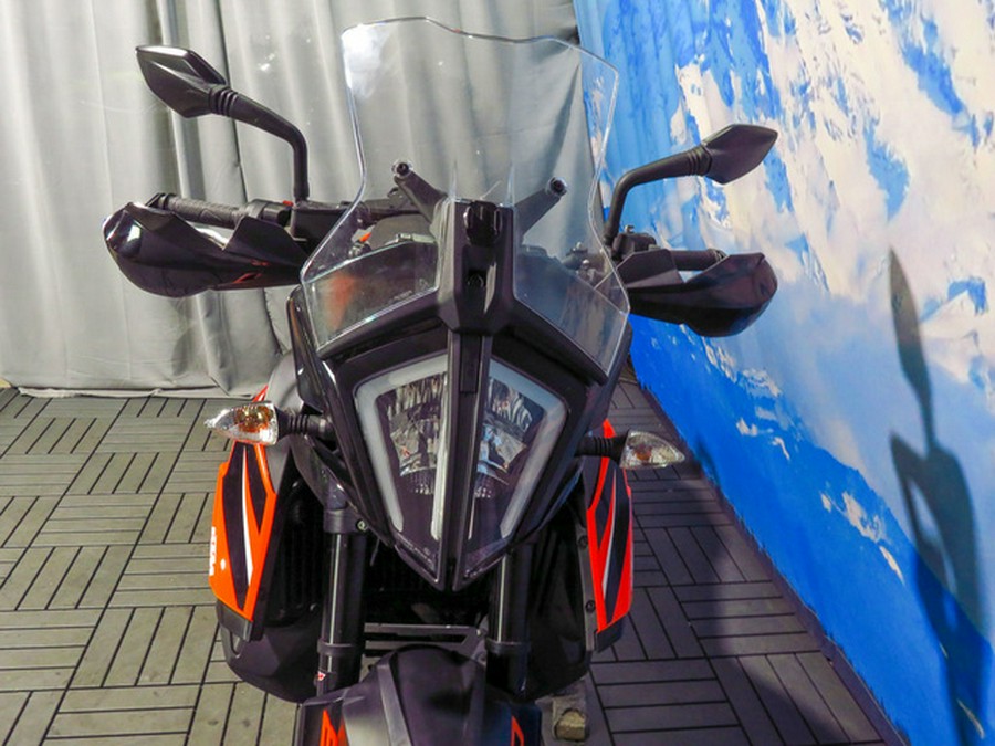 2022 KTM Adventure 890