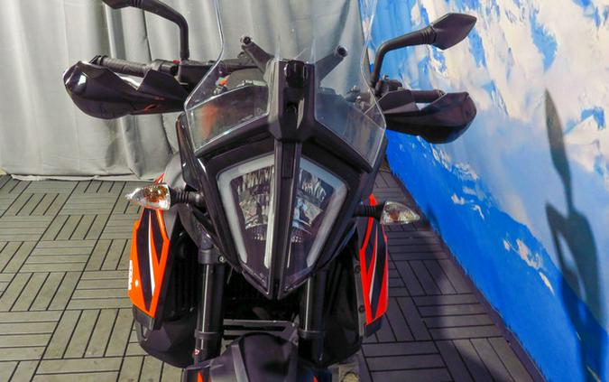 2022 KTM Adventure 890