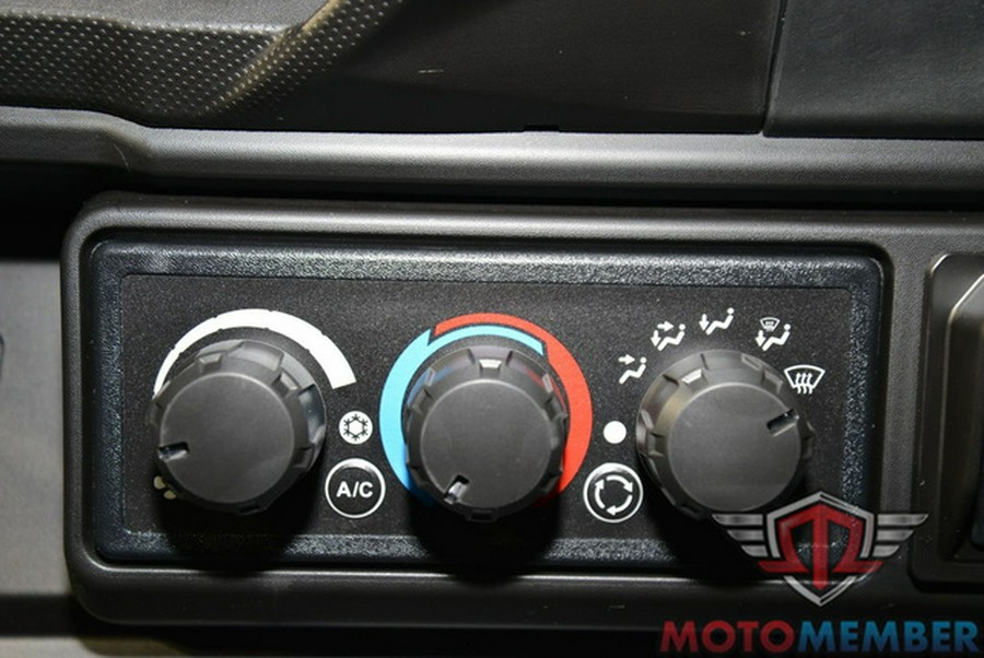 2026 Can-Am Defender MAX Limited HD11