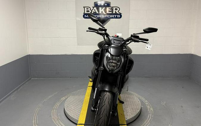 2026 Ducati Diavel V4 Black Roadster