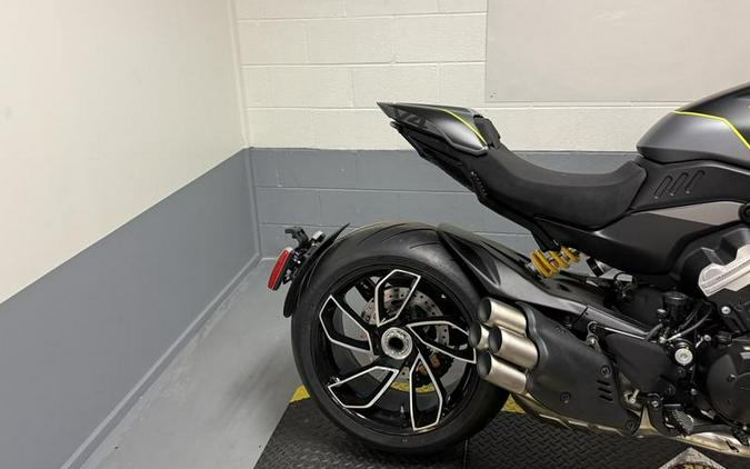 2026 Ducati Diavel V4 Black Roadster