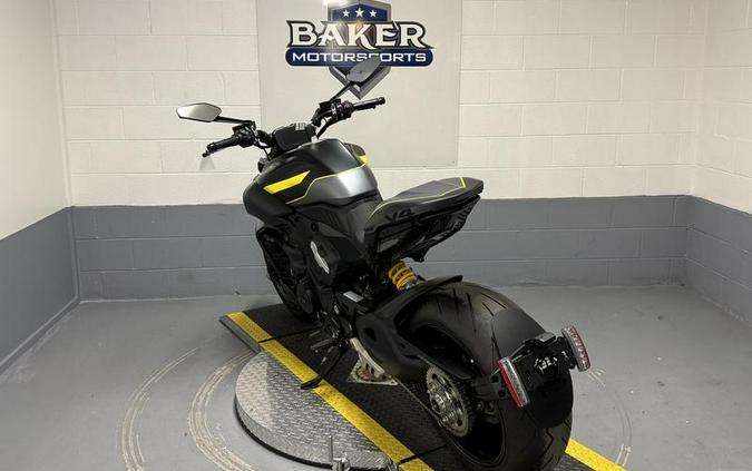 2026 Ducati Diavel V4 Black Roadster