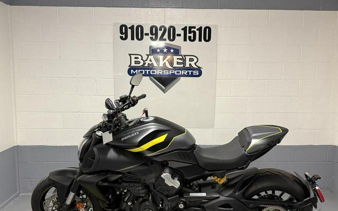 2026 Ducati Diavel V4 Black Roadster