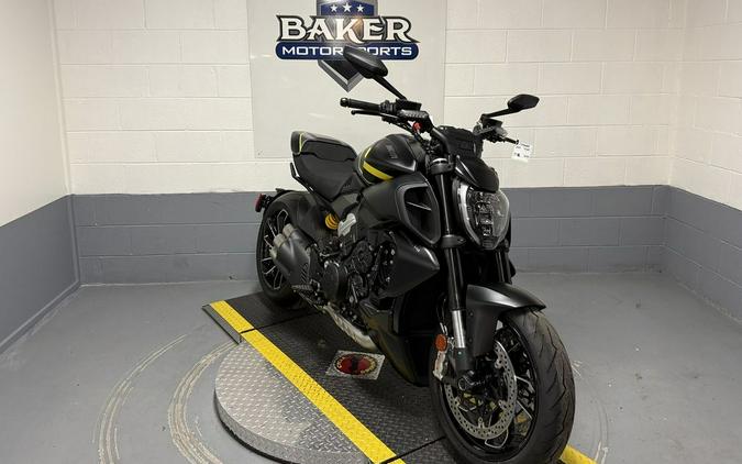 2026 Ducati Diavel V4 Black Roadster