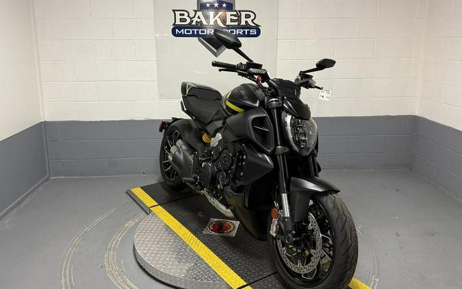 2026 Ducati Diavel V4 Black Roadster