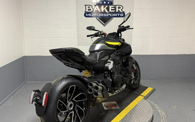 2026 Ducati Diavel V4 Black Roadster