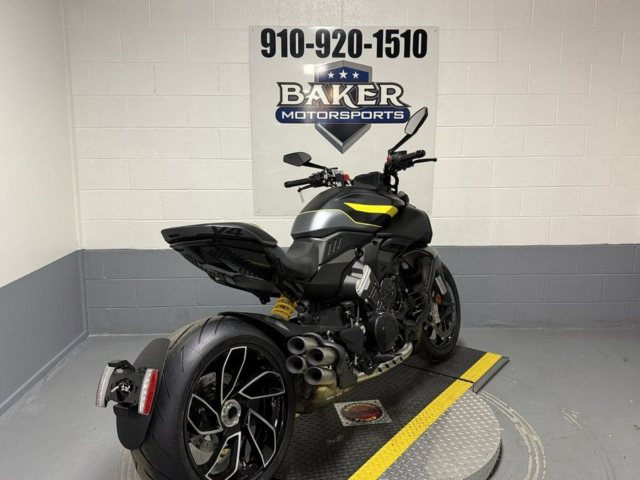 2026 Ducati Diavel V4 Black Roadster