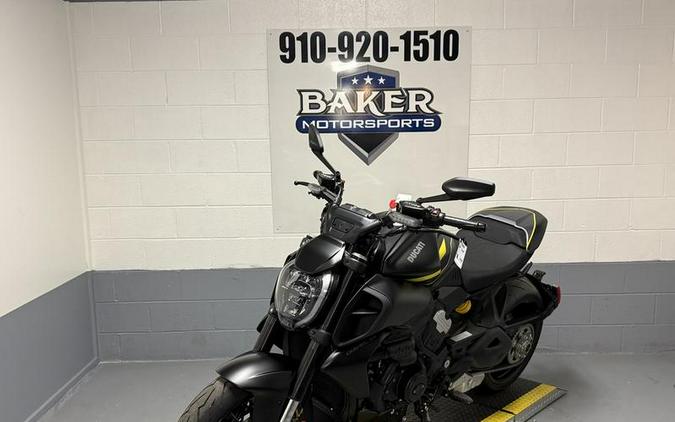 2026 Ducati Diavel V4 Black Roadster