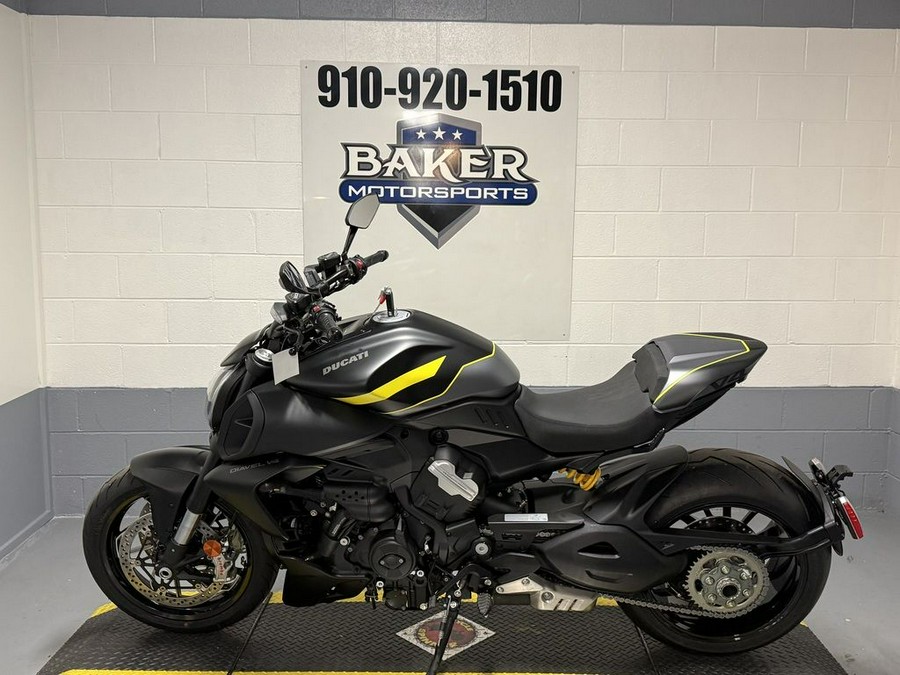 2026 Ducati Diavel V4 Black Roadster