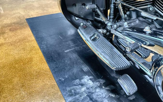 2020 Harley-Davidson® CVO™ Tri Glide® Black Stardust w/ Magnetic Gray & Wicked Red
