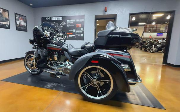 2020 Harley-Davidson® CVO™ Tri Glide® Black Stardust w/ Magnetic Gray & Wicked Red