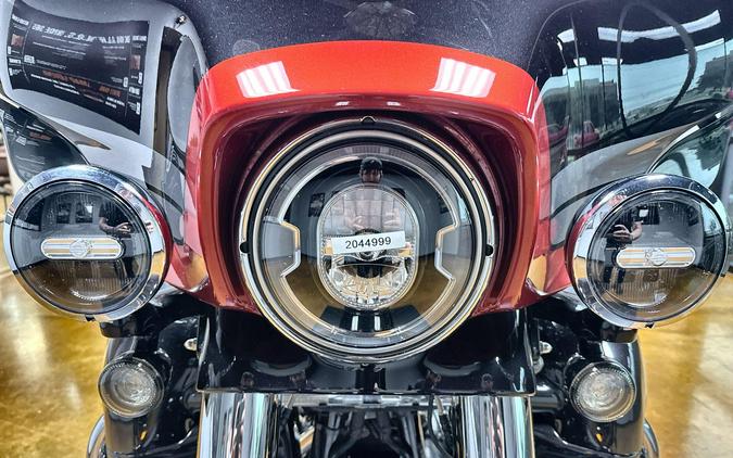2020 Harley-Davidson® CVO™ Tri Glide® Black Stardust w/ Magnetic Gray & Wicked Red