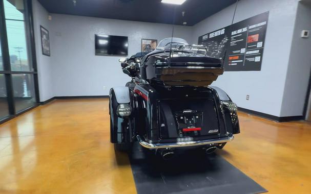 2020 Harley-Davidson® CVO™ Tri Glide® Black Stardust w/ Magnetic Gray & Wicked Red