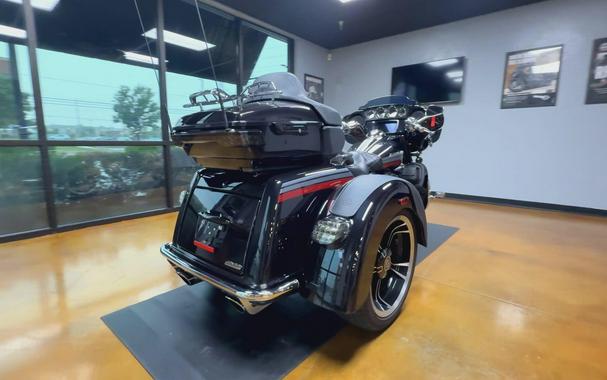 2020 Harley-Davidson® CVO™ Tri Glide® Black Stardust w/ Magnetic Gray & Wicked Red