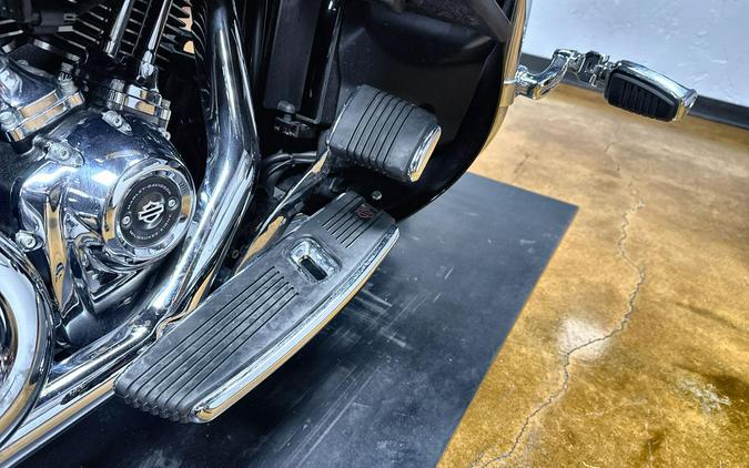 2020 Harley-Davidson® CVO™ Tri Glide® Black Stardust w/ Magnetic Gray & Wicked Red