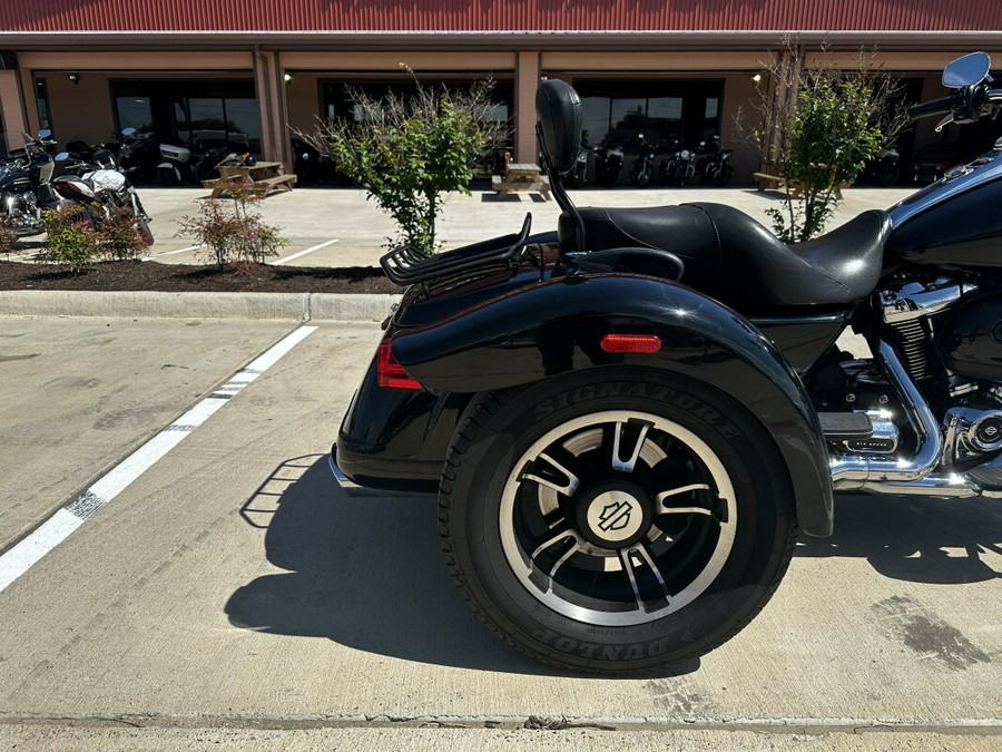 2017 Harley-Davidson Freewheeler Vivid Black