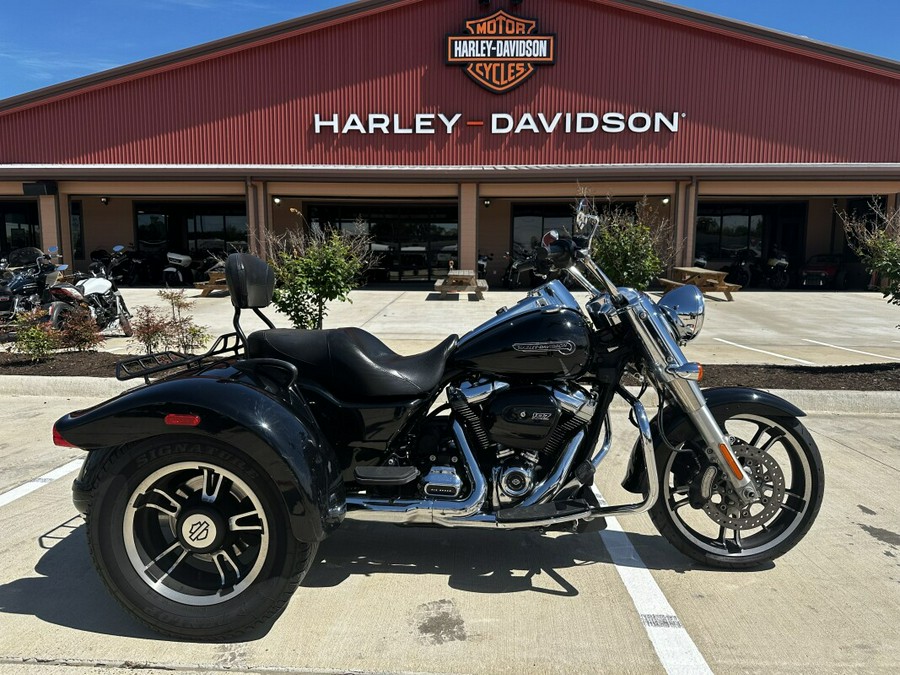 2017 Harley-Davidson Freewheeler Vivid Black