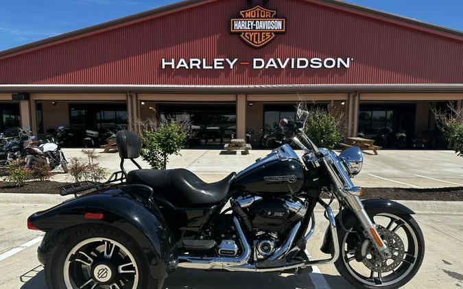 2017 Harley-Davidson Freewheeler Vivid Black