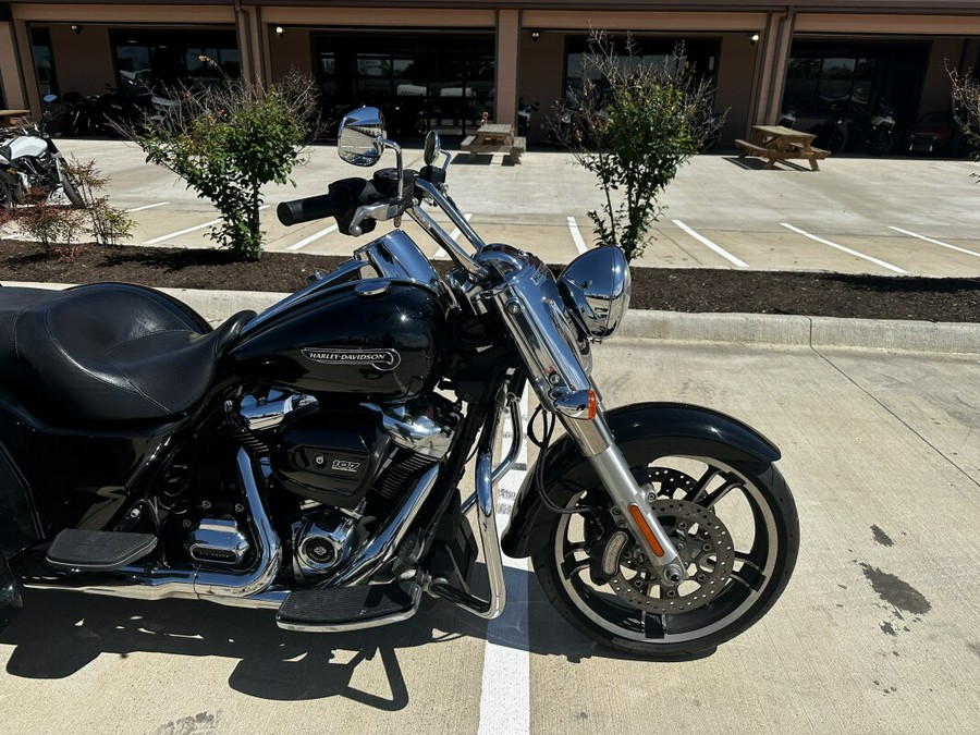 2017 Harley-Davidson Freewheeler Vivid Black